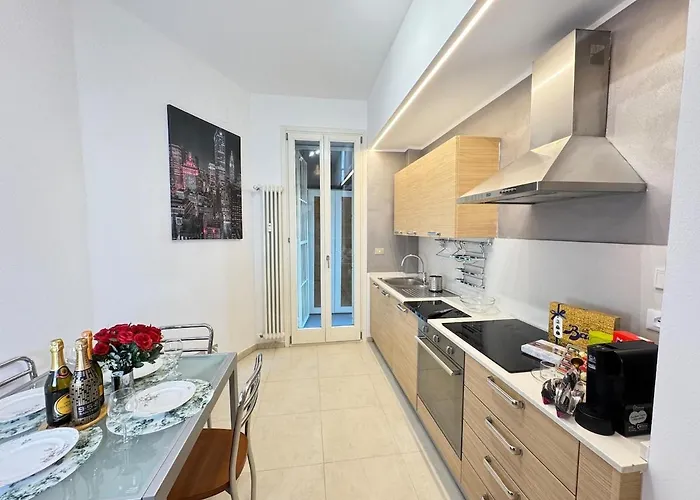 Armonia House - 2 Minutes From The Station 아파트 *