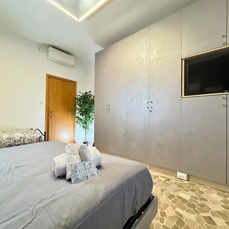 Armonia House - 2 Minutes From The Station Apartment *